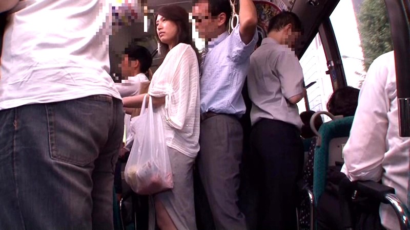 「路線バスで美淑女の尻に勃起チ○ポをSPECIAL 拒み続けるお堅いパート妻の尻に毎日擦りつけたらオマ○コできるか？」 VOL.1の画像 034